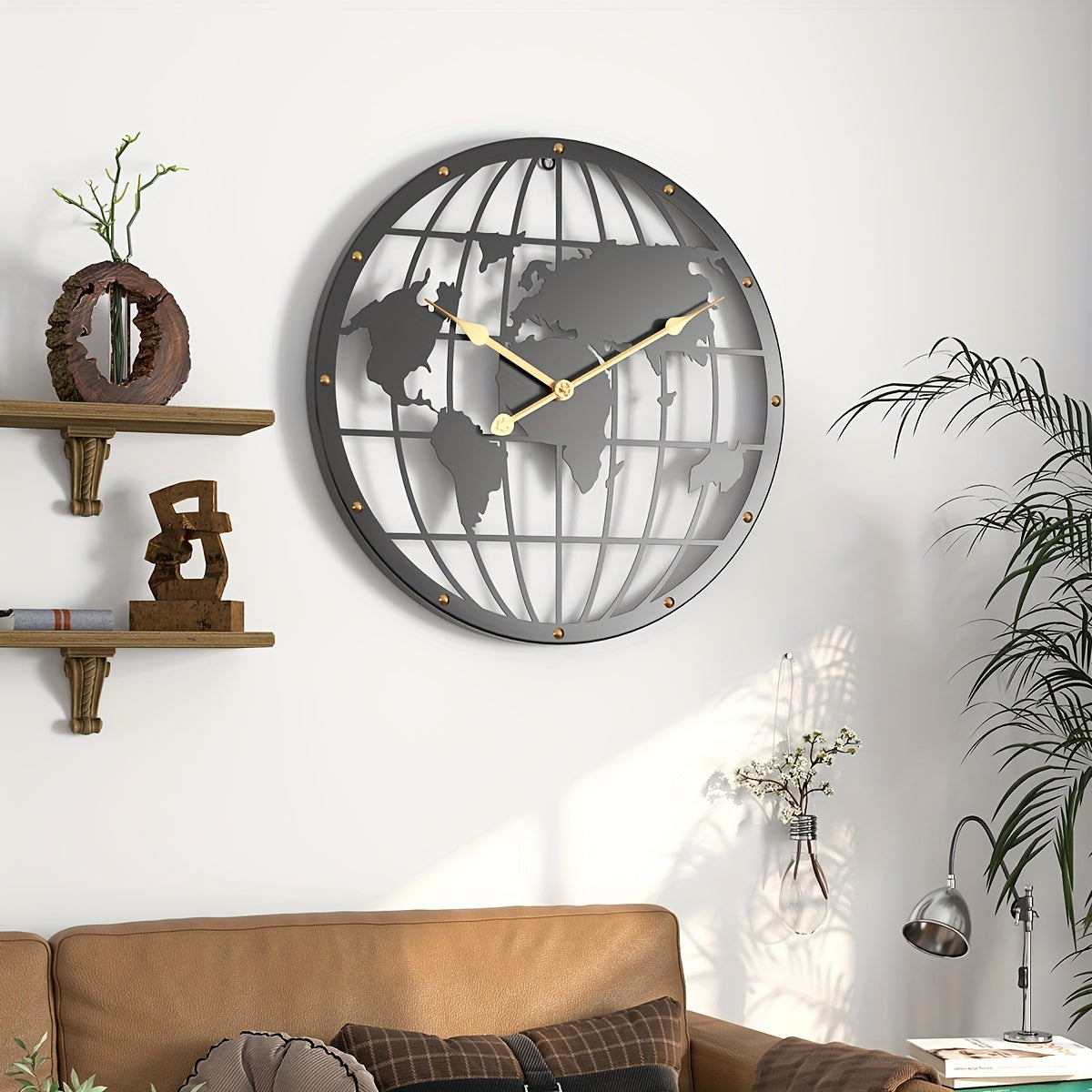 ChronoWorld - Stijlvolle metalen wandklok met gouden cijfers