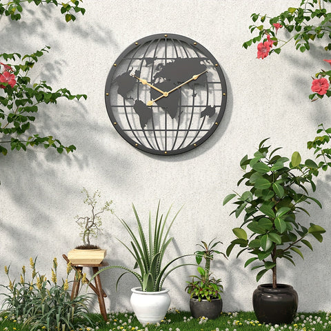 ChronoWorld - Stijlvolle metalen wandklok met gouden cijfers