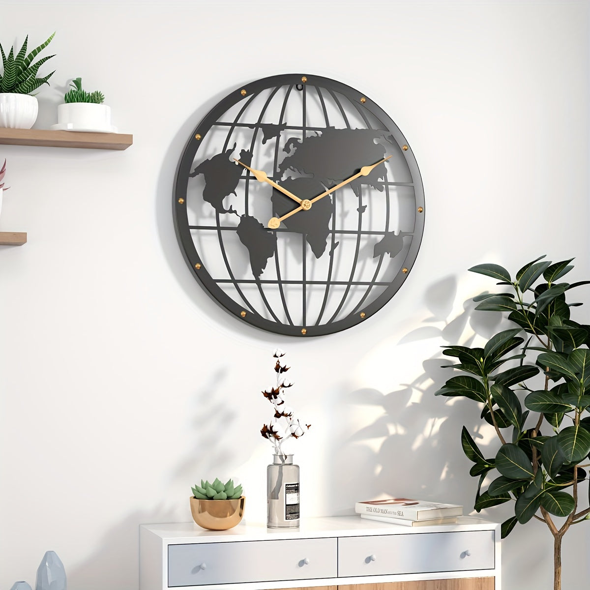 ChronoWorld - Stijlvolle metalen wandklok met gouden cijfers