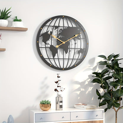 ChronoWorld - Stijlvolle metalen wandklok met gouden cijfers