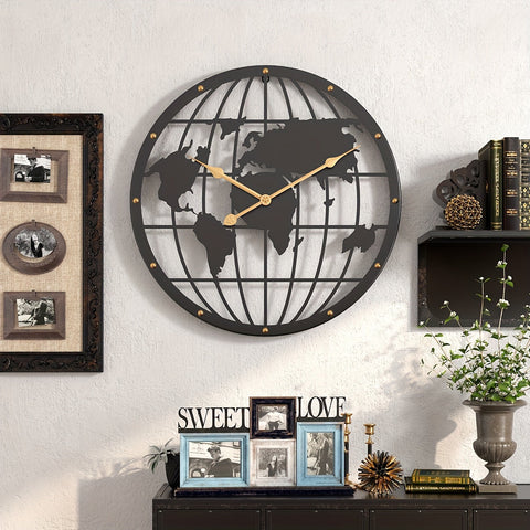 ChronoWorld - Stijlvolle metalen wandklok met gouden cijfers